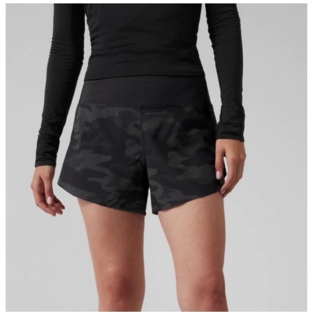 ATHLETA Black Camo Run With It Reflective Printed 3.5" Shorts SIZE XS